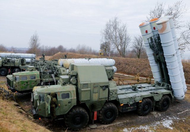 Russian_S-300_Air_Defence_System_Manufacturer_Signs_Deal_with_Iran_640_001.jpg