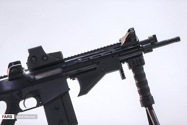 Iran_has_unveiled_new_home-made_Zolfaqar_7-62mm_assault_rifle_640_003.jpg