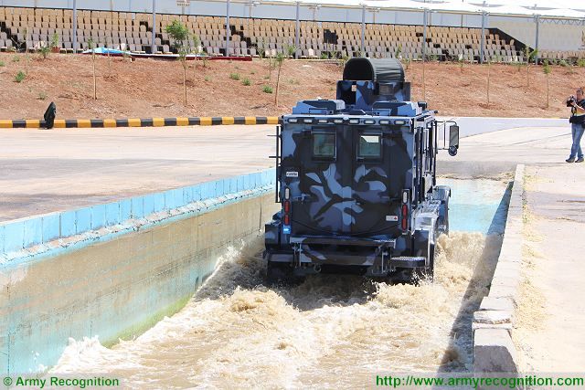 Thunder_2_4x4_tactical_armoured_truck_personnel_carrier_police_security_vehicle_Cambli_Canada_Canadian_defense_industry_010.jpg