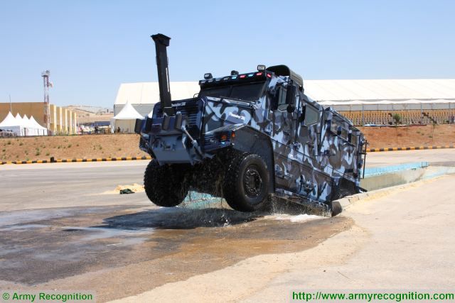 Thunder_2_4x4_tactical_armoured_truck_personnel_carrier_police_security_vehicle_Cambli_Canada_Canadian_defense_industry_011.jpg