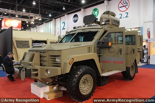 BearCats_Lenco_4x4_armoured_vehicle_personnel_carrier_United_States_American_defence_industry_640_001.jpg