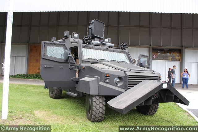 NIMR_4x4_internal_security_vehicle_UAE_defence_industry_LAAD_2013_defence_exhibition_Brazil_640_001.jpg
