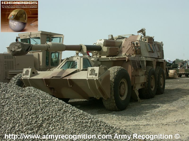 Emirati_G6_armyrecognition_idex_2005_01.jpg