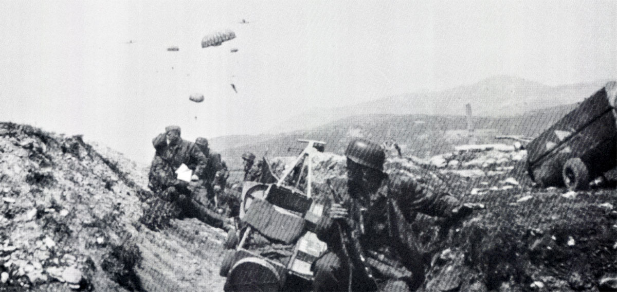 German-paratroopers-dropped-during-the-invasion-of-Crete-1941-01.jpg