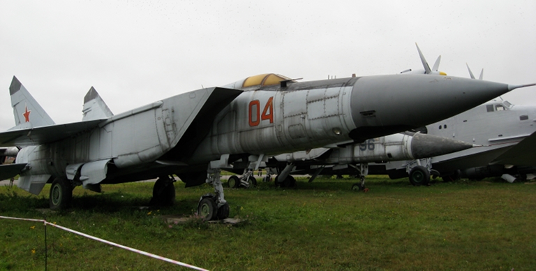 Mikoyan-MiG-MiG-25R-Foxbat-B-PCropper-1S.jpg