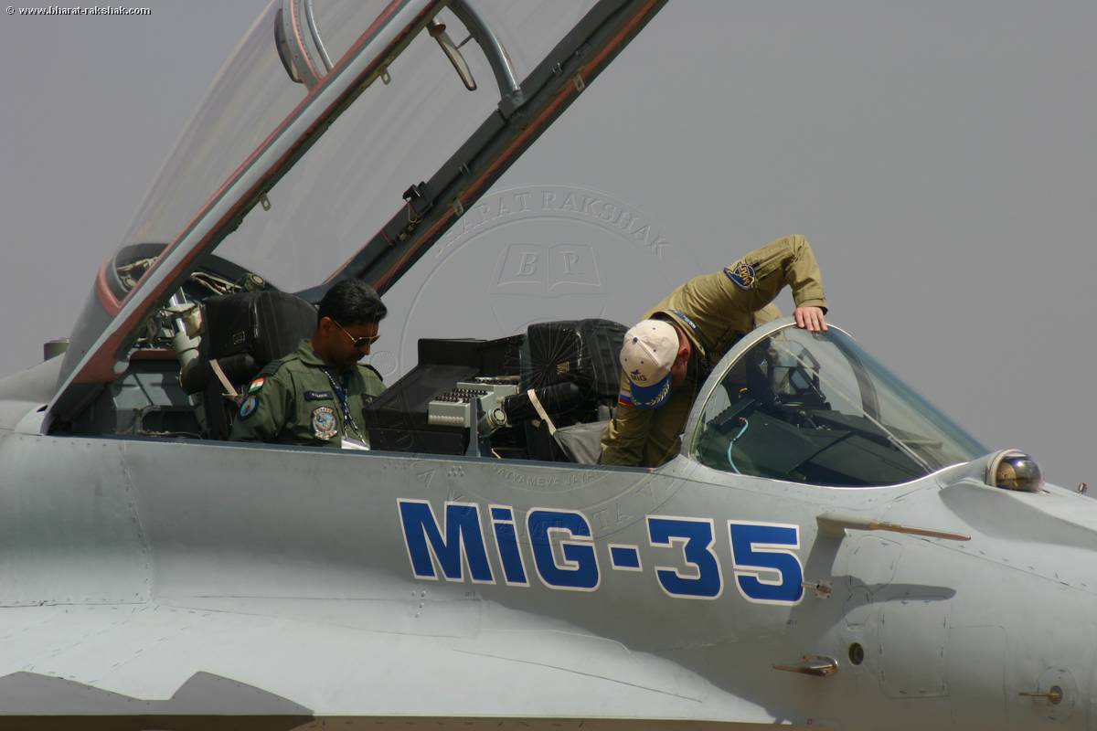 Gp+Capt+Harish+in+MiG35.jpg