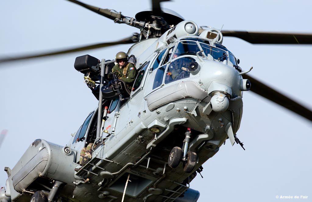 un-helicoptere-caracal-de-cazaux-en-mission-resco.jpg
