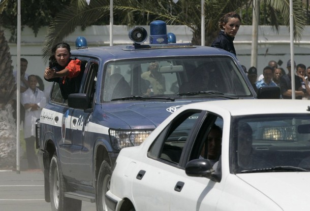 female-Algeria-police.jpg