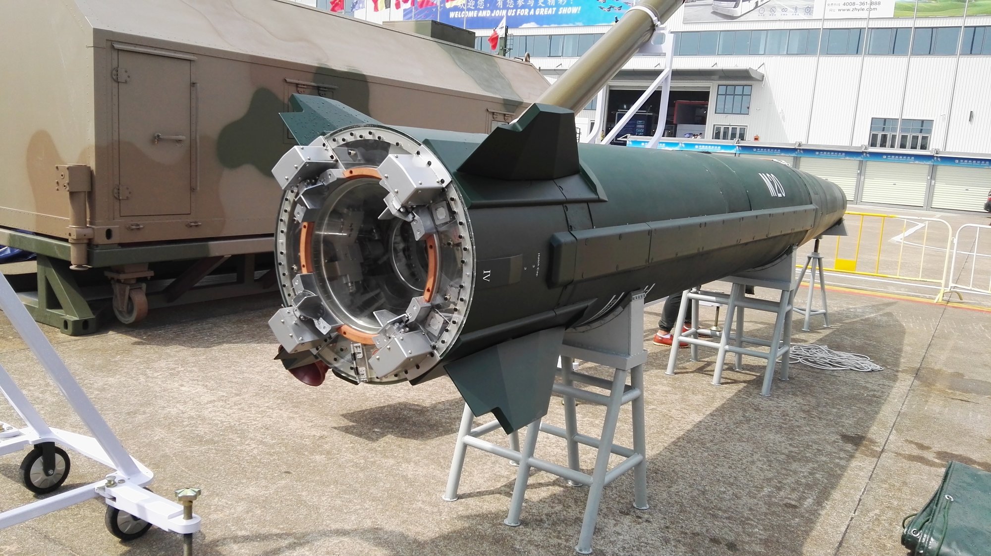 2016-11-05-Airshow-China-2016-M20-missile-balistique-des-pauvres-06.jpg
