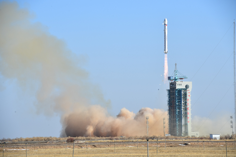 2018-01-14-LKW-3-la-Chine-lance-un-nouveau-satellite-supposé-militaire-04.jpg