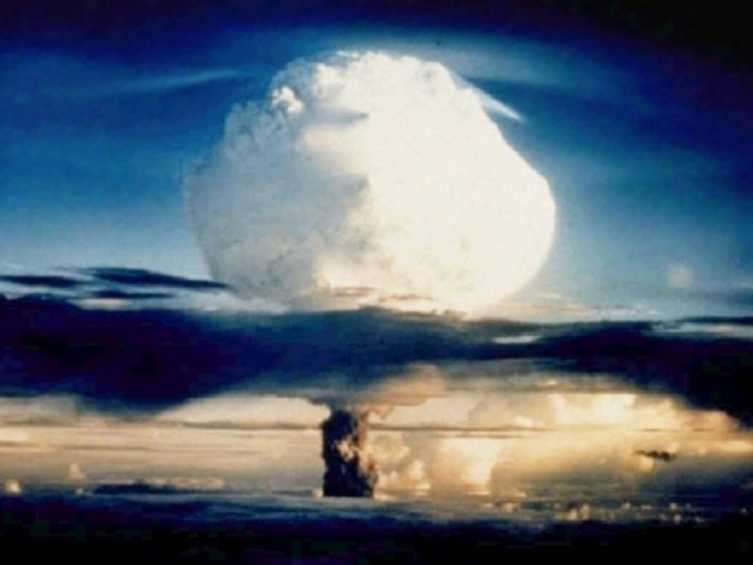 lrg-1097-ivy-mike-thermonuclear-explosion-plasma-ball-discharge.jpg