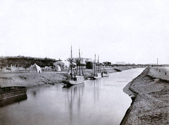 Suez_Canal_Ismailia2.jpg