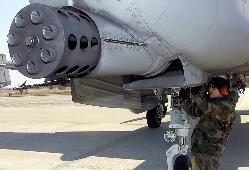 a-10_gattling-gun_040302-f-3963c-059.jpg