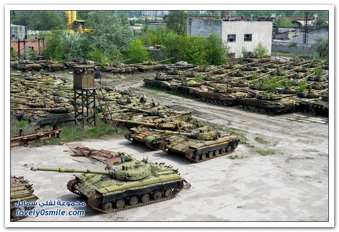 Cemetery-tanks-after-the-collapse-of-the-Soviet-Union-10.jpg