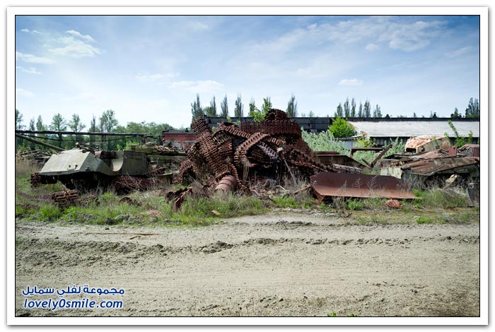 Cemetery-tanks-after-the-collapse-of-the-Soviet-Union-12.jpg