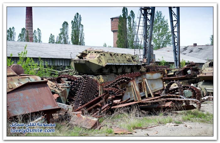 Cemetery-tanks-after-the-collapse-of-the-Soviet-Union-13.jpg