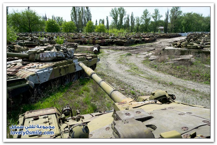 Cemetery-tanks-after-the-collapse-of-the-Soviet-Union-15.jpg