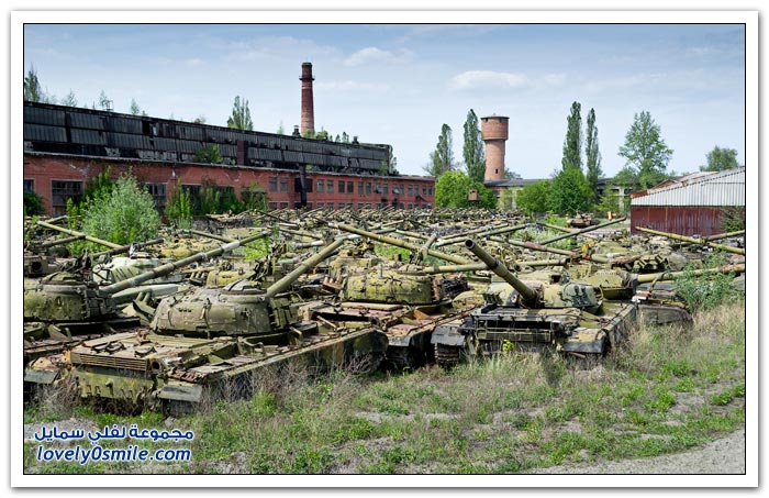 Cemetery-tanks-after-the-collapse-of-the-Soviet-Union-16.jpg