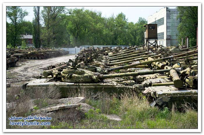 Cemetery-tanks-after-the-collapse-of-the-Soviet-Union-17.jpg