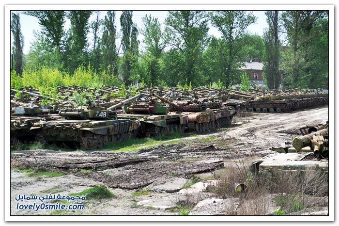 Cemetery-tanks-after-the-collapse-of-the-Soviet-Union-18.jpg