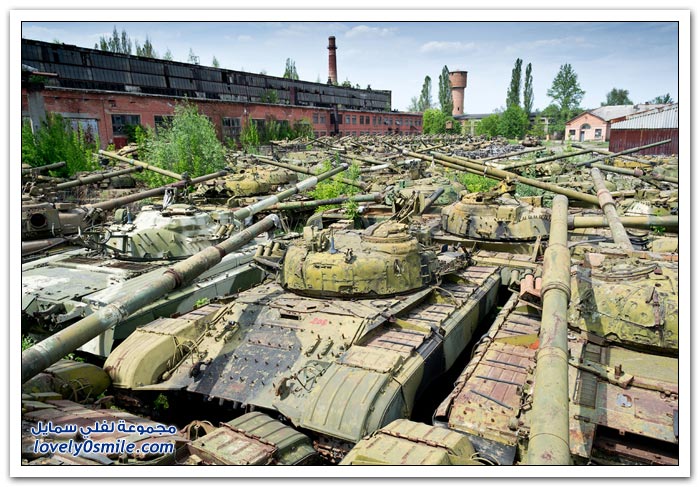 Cemetery-tanks-after-the-collapse-of-the-Soviet-Union-19.jpg