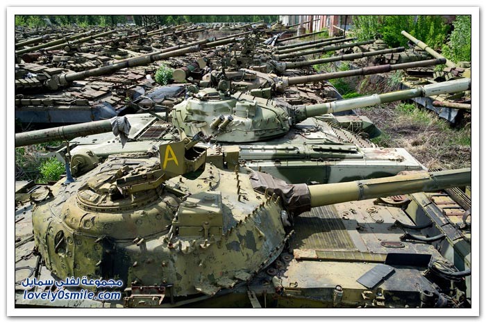 Cemetery-tanks-after-the-collapse-of-the-Soviet-Union-20.jpg