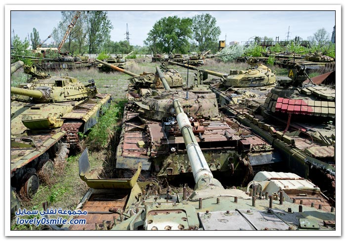 Cemetery-tanks-after-the-collapse-of-the-Soviet-Union-21.jpg