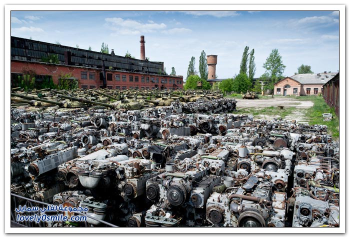 Cemetery-tanks-after-the-collapse-of-the-Soviet-Union-23.jpg