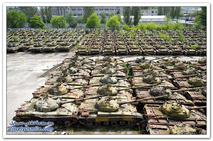 Cemetery-tanks-after-the-collapse-of-the-Soviet-Union-25.jpg