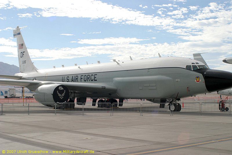 RC-135W_2007-11-NELLIS_0981_800.jpg