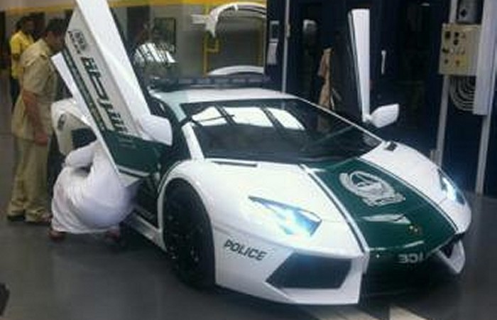 Lamborghini-Aventador-Dubai-Police-car-700x450.jpg