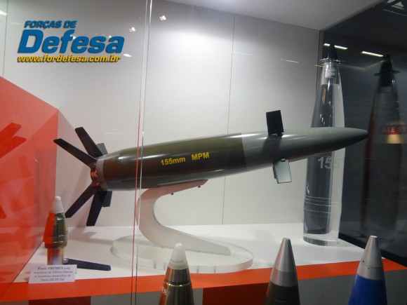municao-guiada-Nexter-Euronaval-2012-foto-forcas-de-defesa-poggio-580x435.jpg