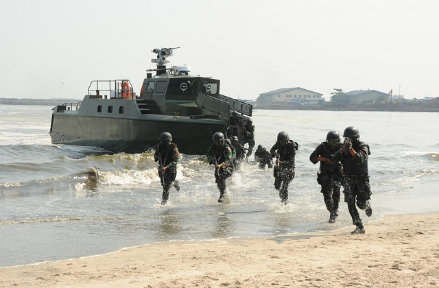 Indonesian_Army_TNI_AD_FAC_KMC_Komando_2.jpg