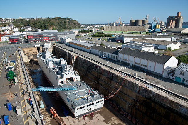 Tarik_Ben_Ziyad_in_drydock_DAMEN_1.jpg