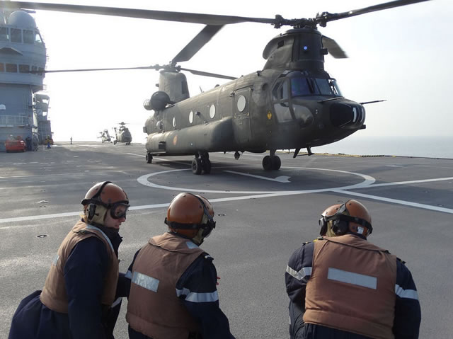 Spanish_Army_Helicopters_French_Navy_LHD_3.jpg