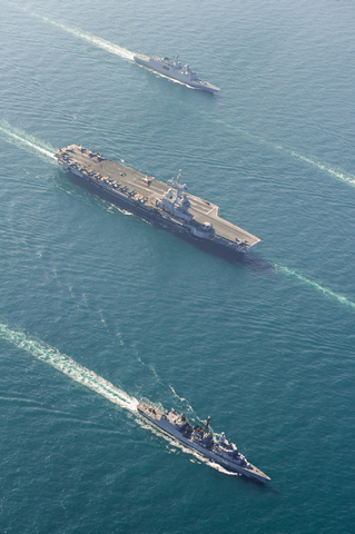 French_Navy_Carrier_Strike_Group_Arromanches2_Task_Force_50_025.jpg
