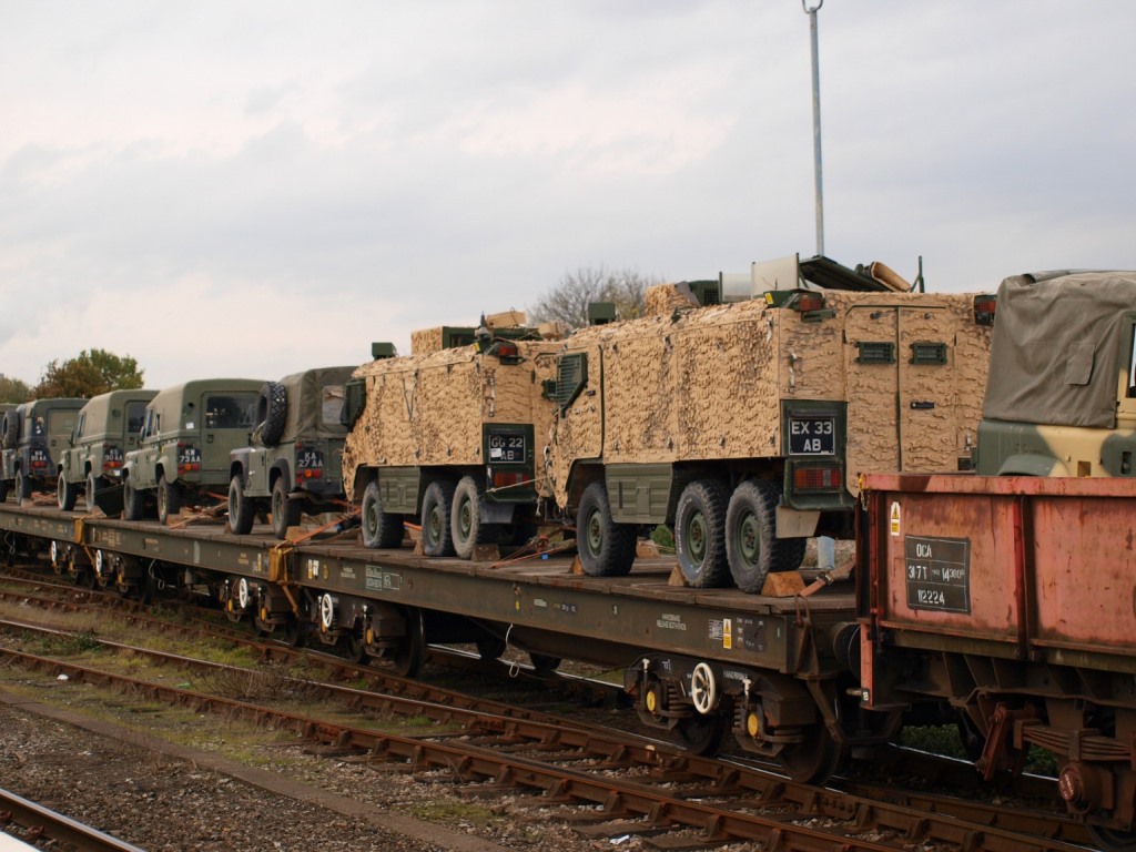land-rover-and-vector-vehicles-rail-transport.jpg