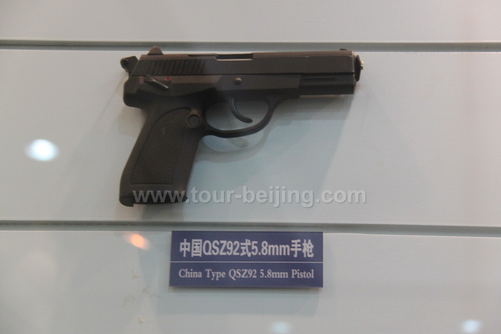 The-popular-handguns-in-Chinese-army-QSZ92.jpg