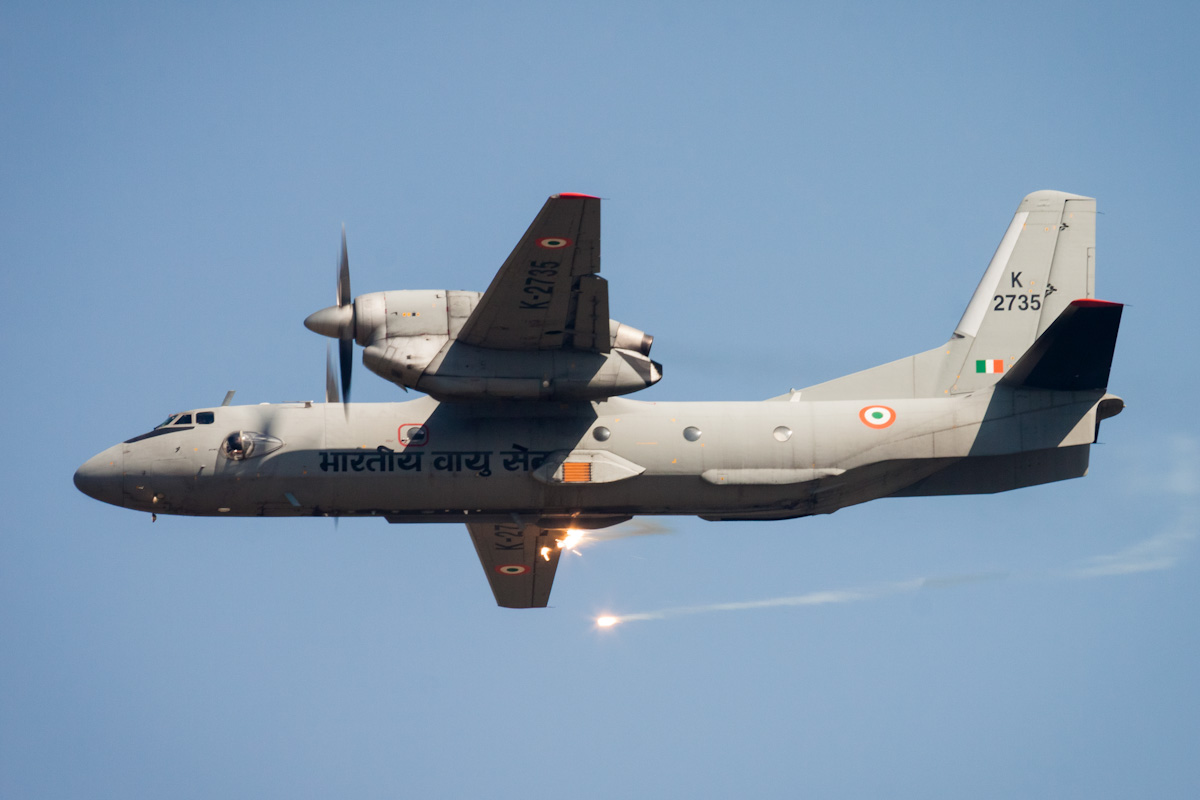 Indian_Air_Force_Antonov_An-32_Flares1.jpg