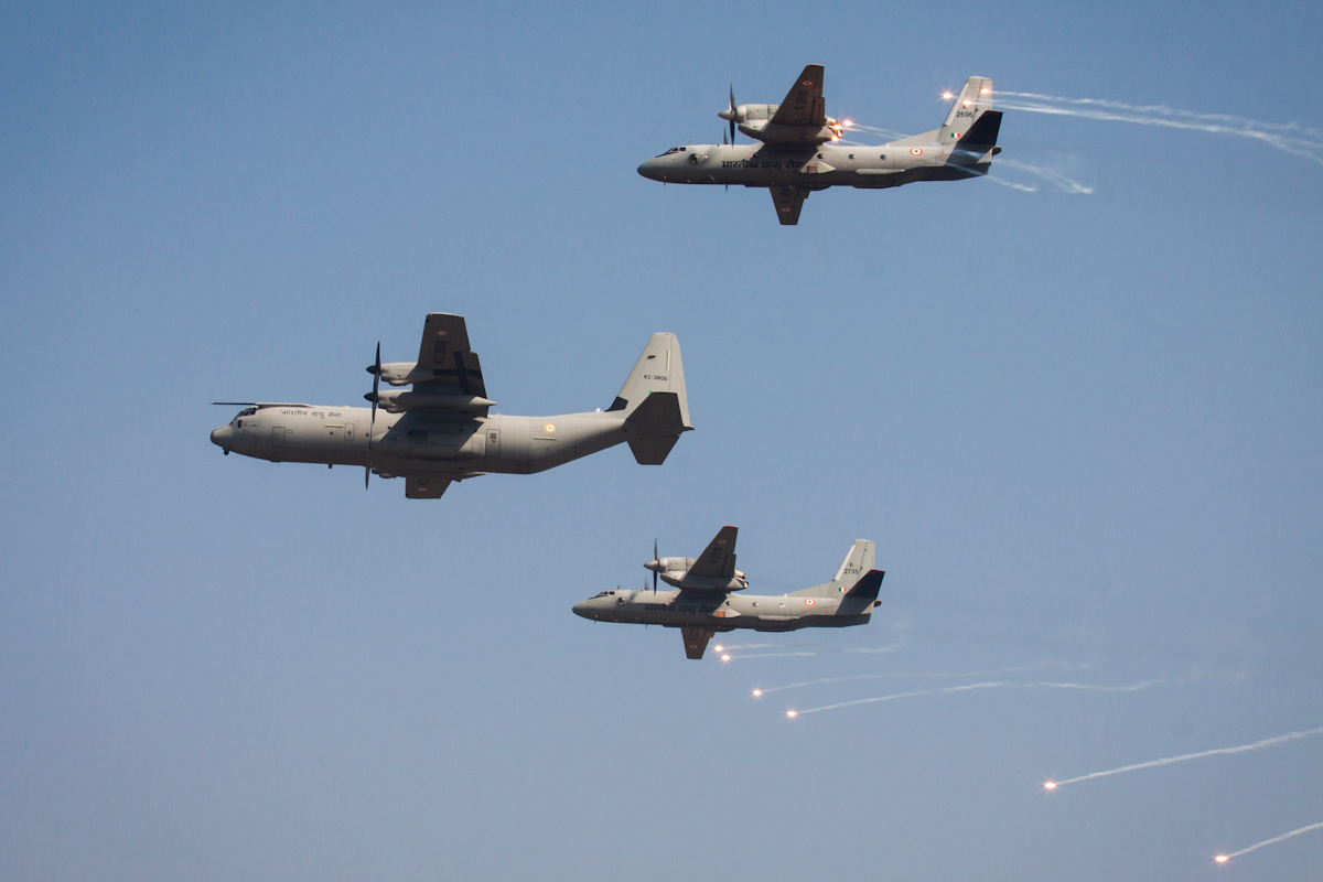 Indian_Air_Force_C-130J_Hercules_An-32_Cline_Sutlej_Flares1.jpg
