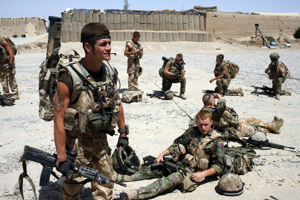 British+Paratroopers+Injured+Patrol+Friendly+mzIs7s3tcdCl.jpg