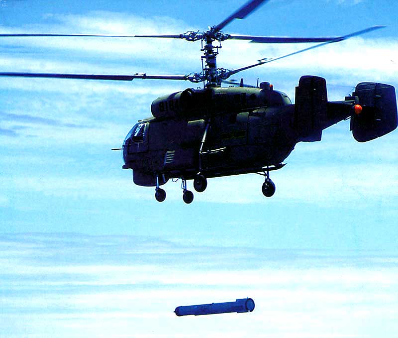 Sbros-torpedy-APR-3E-s-vertoleta-Ka-28-VMS-Kitaya..jpg