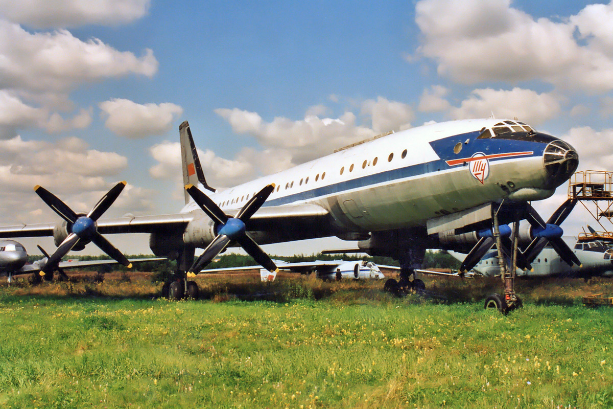 MG_Tu-114_Prototyp_Tupolev%2BOKB_Aeroflot%2BSoviet%2Bcs_CCCP-L5611_08.01_Monino_F175.jpg