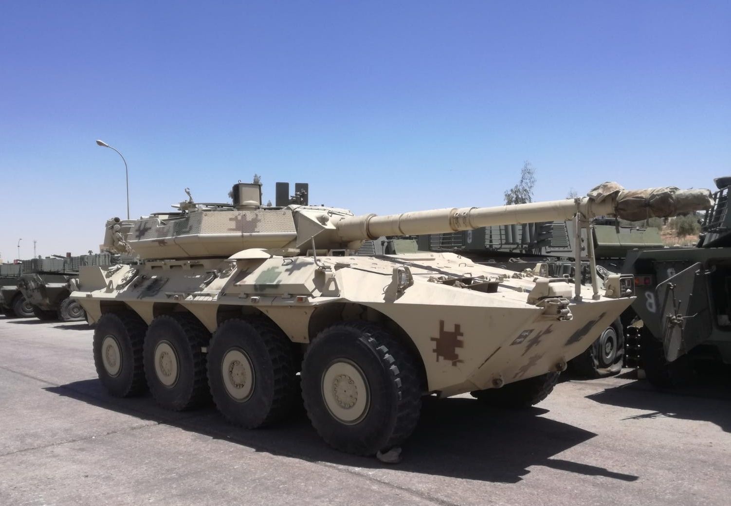 italian-centauro-tank-destroyer-desert-tan.jpg