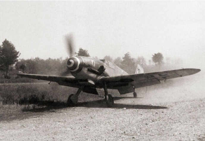 messerschmitt-bf-109-g-10-as-taxiing-north-italy-april-1945.jpg