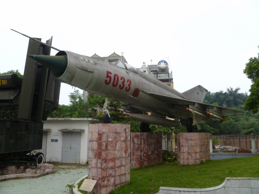 b-52-mig-21-air-defence-museum-hanoi-4-1024x768.jpg
