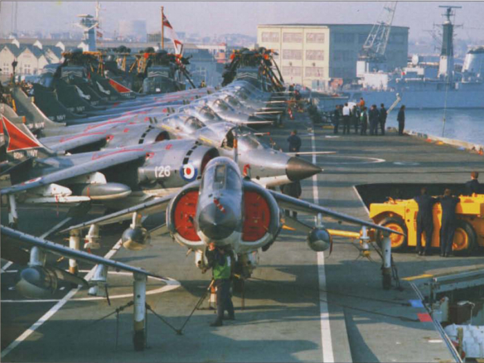 hms-hermes-leaves-for-the-falklands-war-1982.jpg