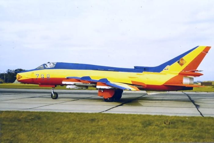 7302l-2-sukhoi-su-22m-4-fitter-k-east-german-navy-sept-27-1990-farewell-scheme.jpg