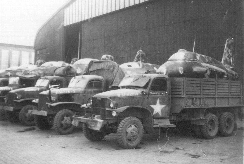 jg400-me-163-loaded-us-army-trucks-1945.jpg