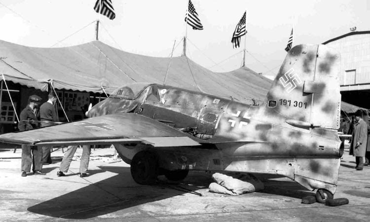 messerchmitt-me-163b-191-301-at-wright-field-display-in-october-1945.jpg